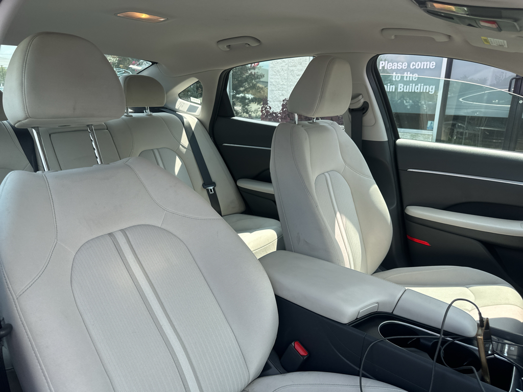 Vehicle photo 12