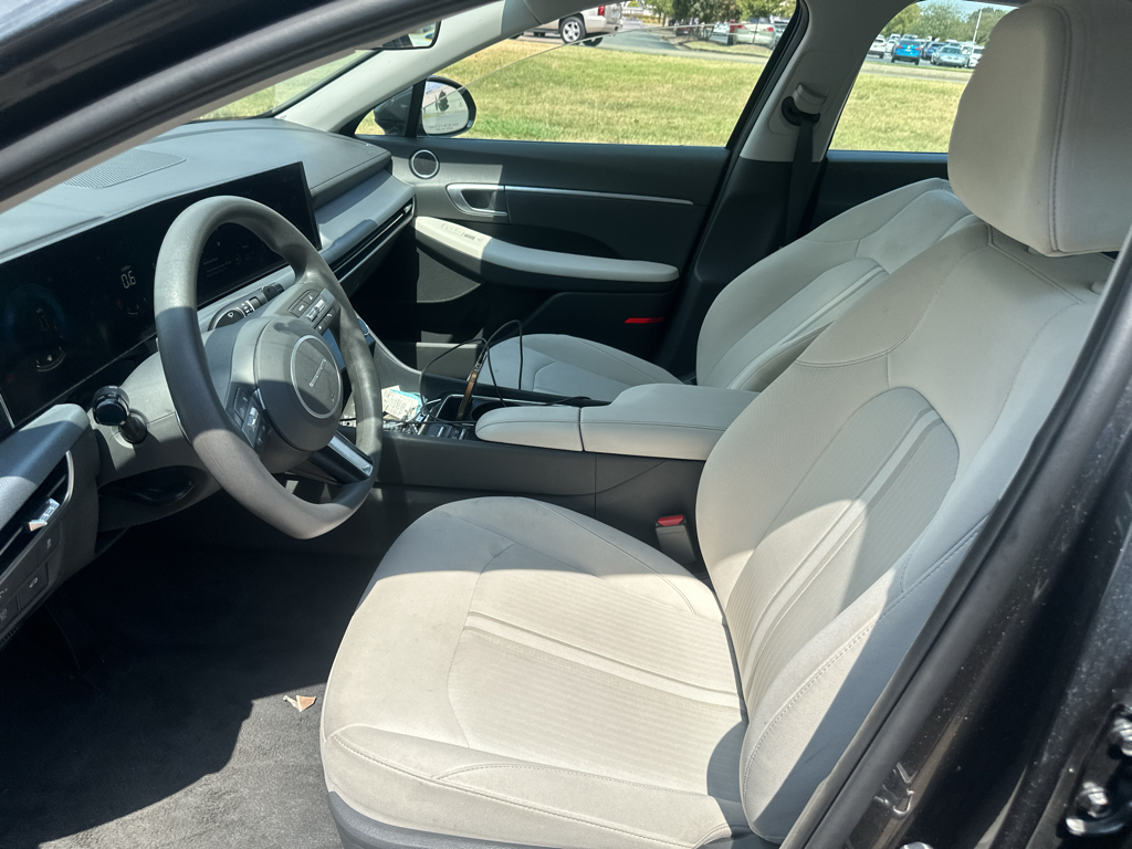 Vehicle photo 18