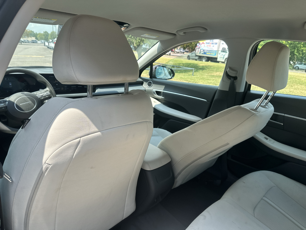Vehicle photo 17