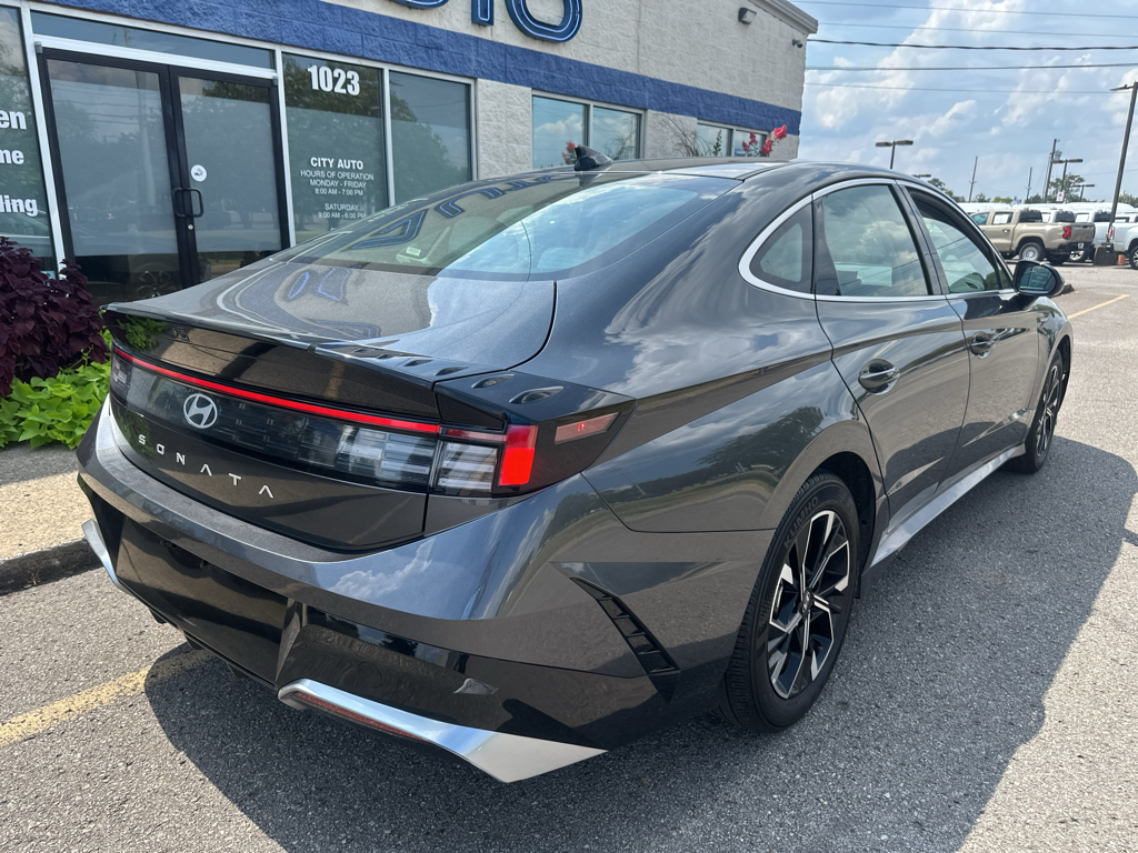 Vehicle photo 4