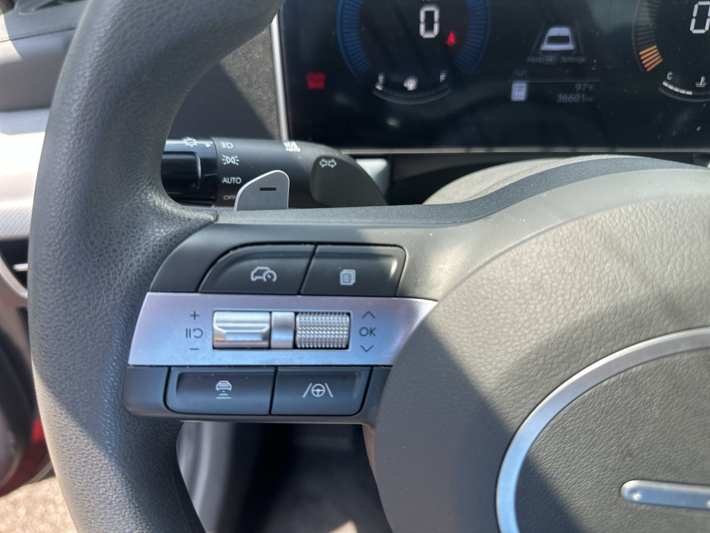 Vehicle photo 23