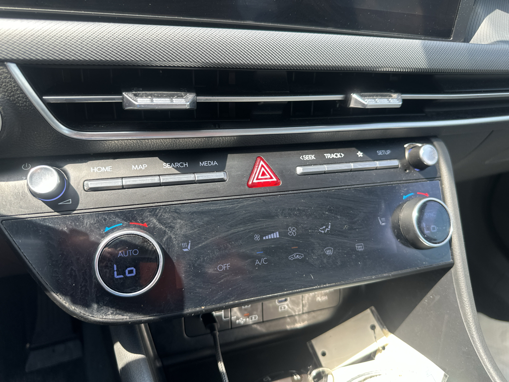 Vehicle photo 28