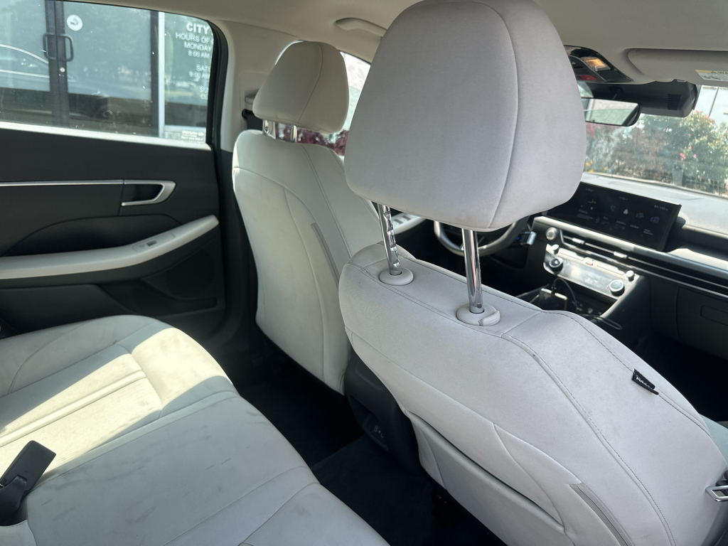 Vehicle photo 14
