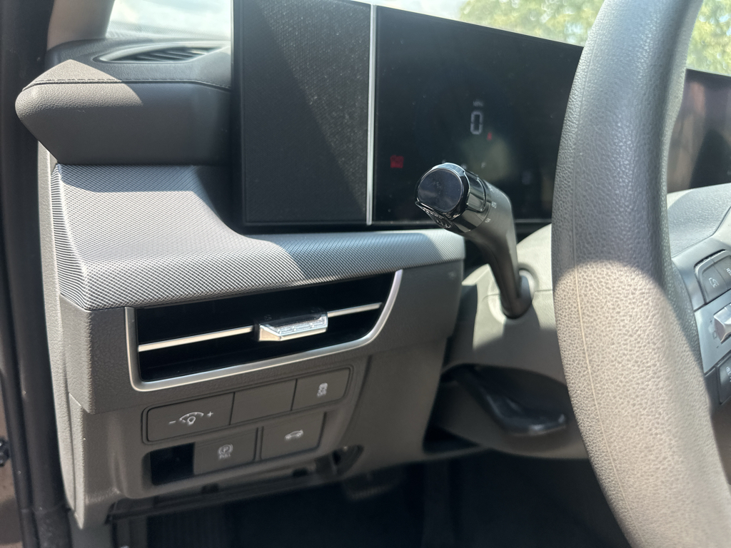 Vehicle photo 21