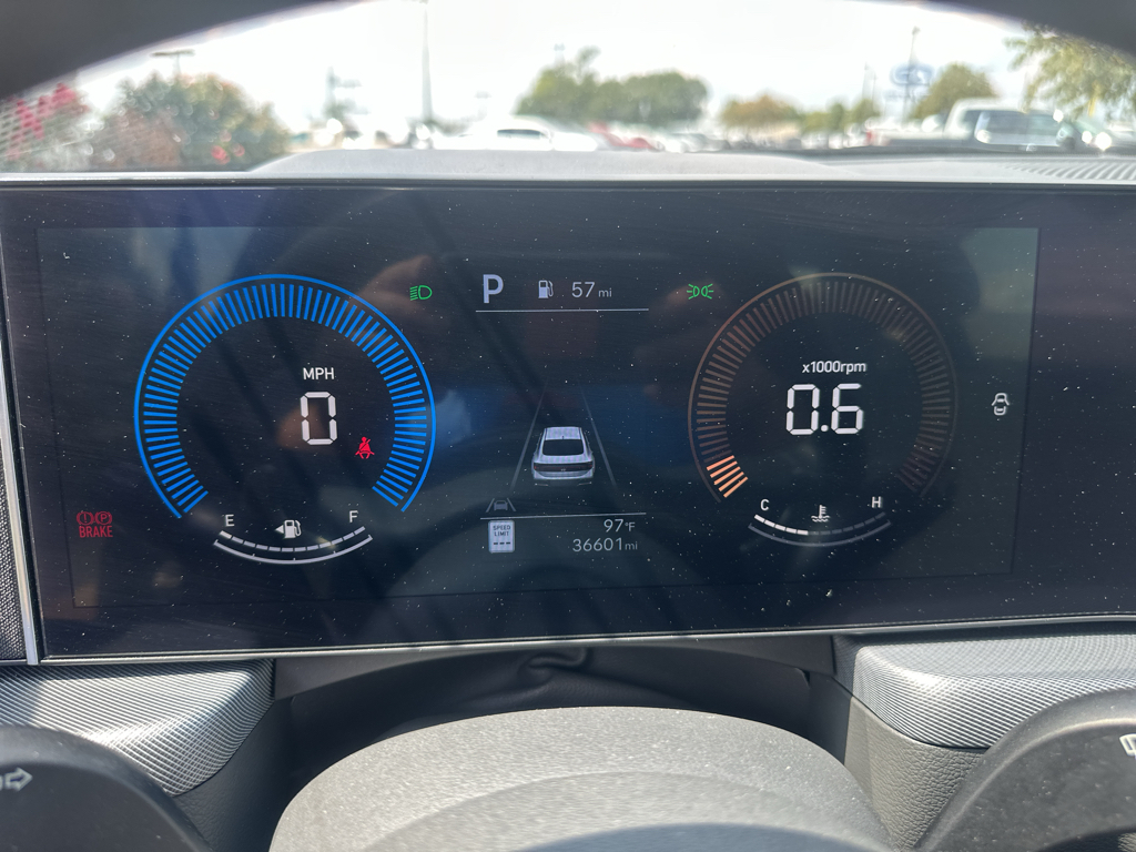 Vehicle photo 25