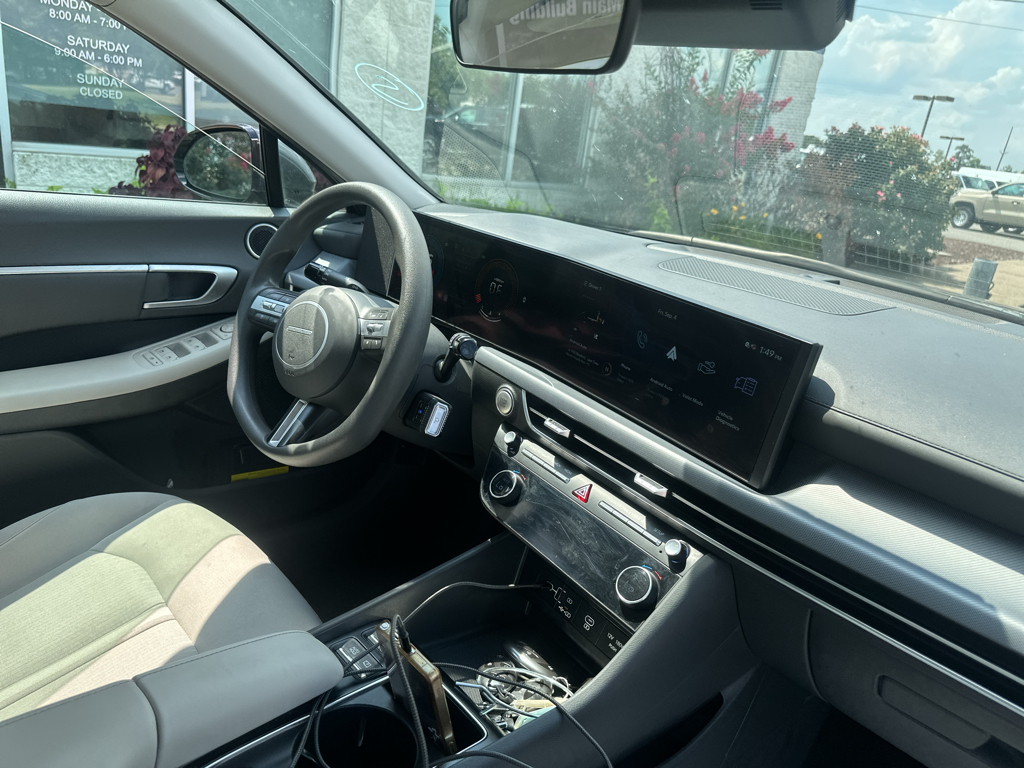 Vehicle photo 11