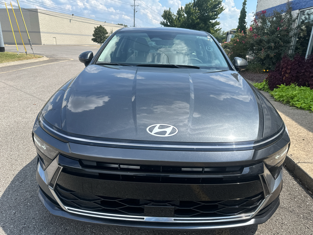Vehicle photo 9