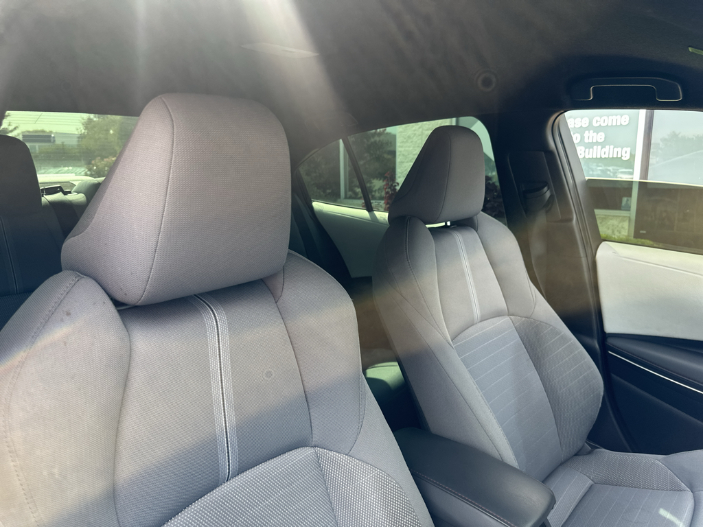 Vehicle photo 12
