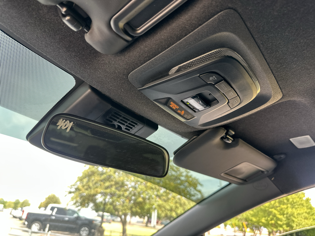 Vehicle photo 22