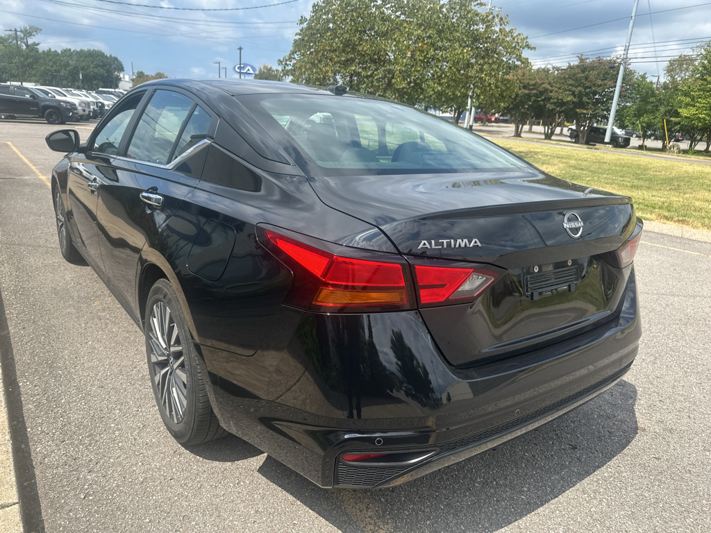 Vehicle photo 6