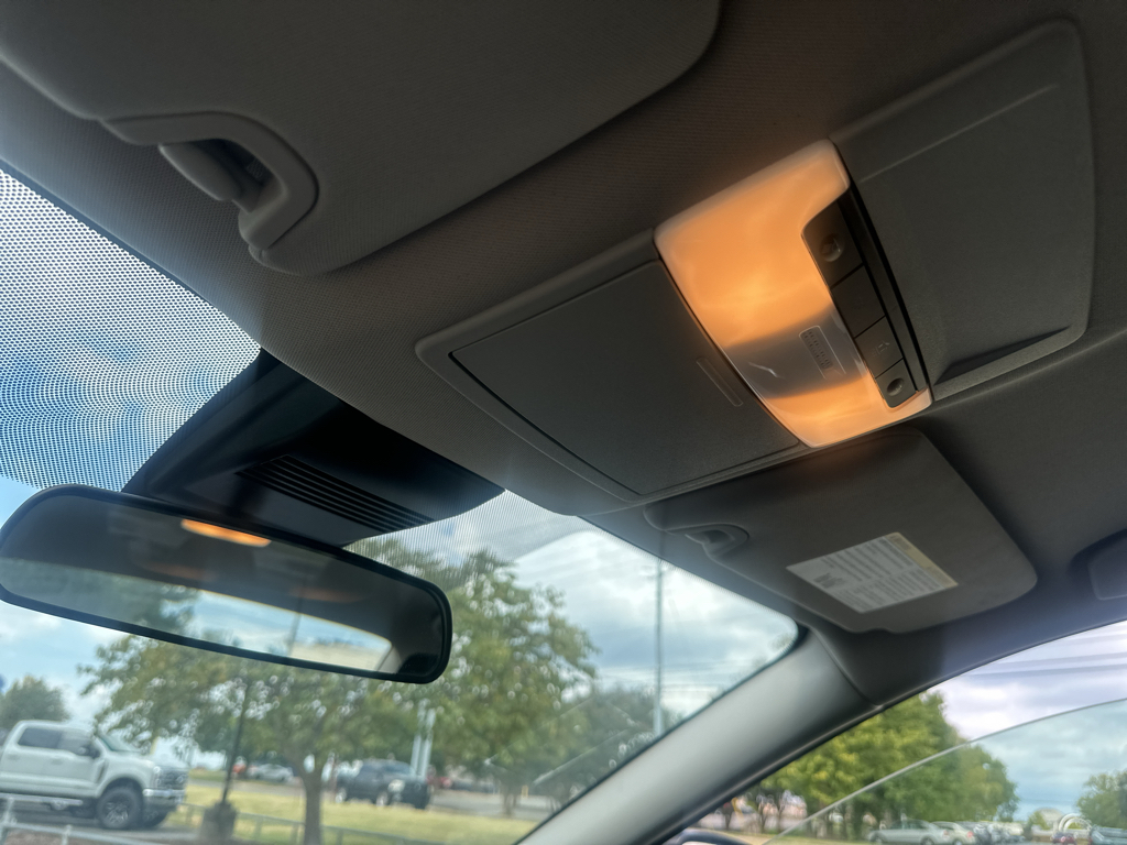 Vehicle photo 30