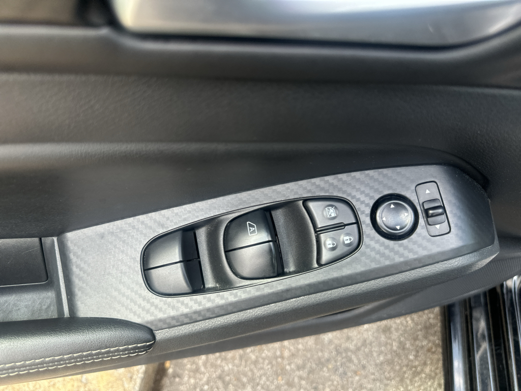 Vehicle photo 21