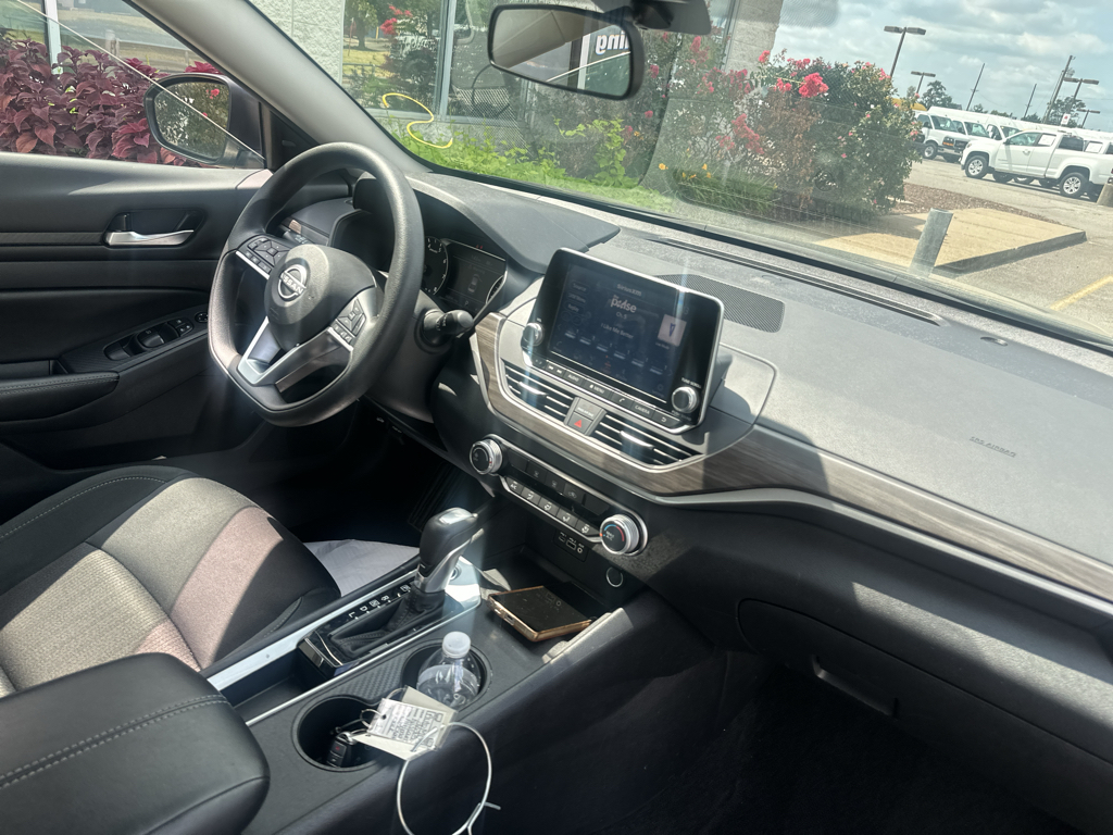 Vehicle photo 11