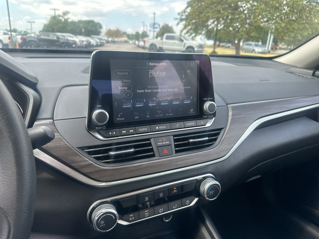 Vehicle photo 29