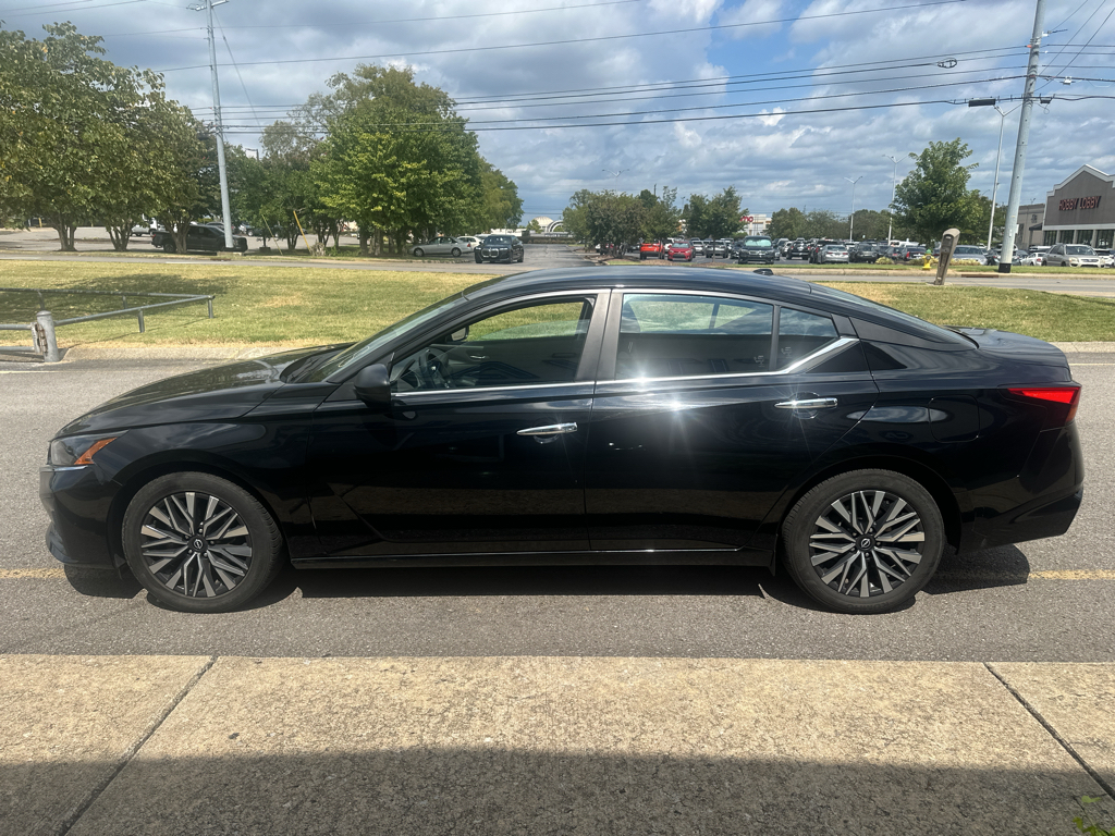 Vehicle photo 7
