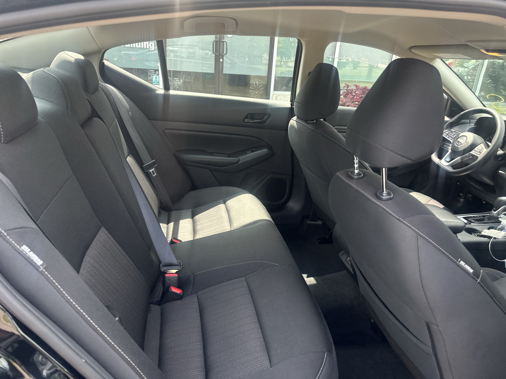 Vehicle photo 13