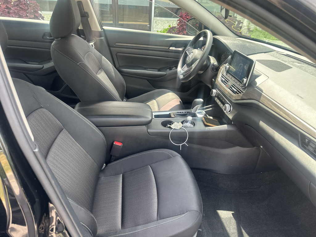 Vehicle photo 10