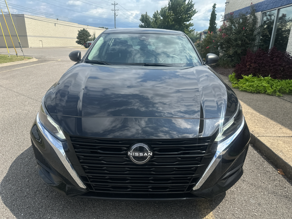 Vehicle photo 9
