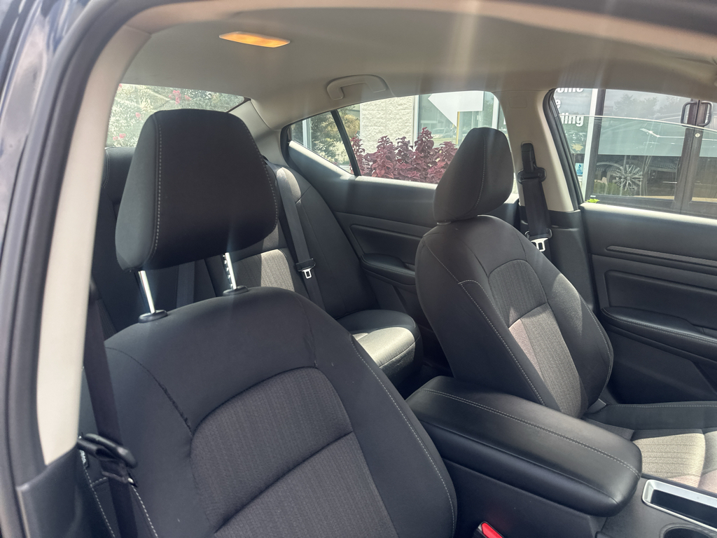 Vehicle photo 12