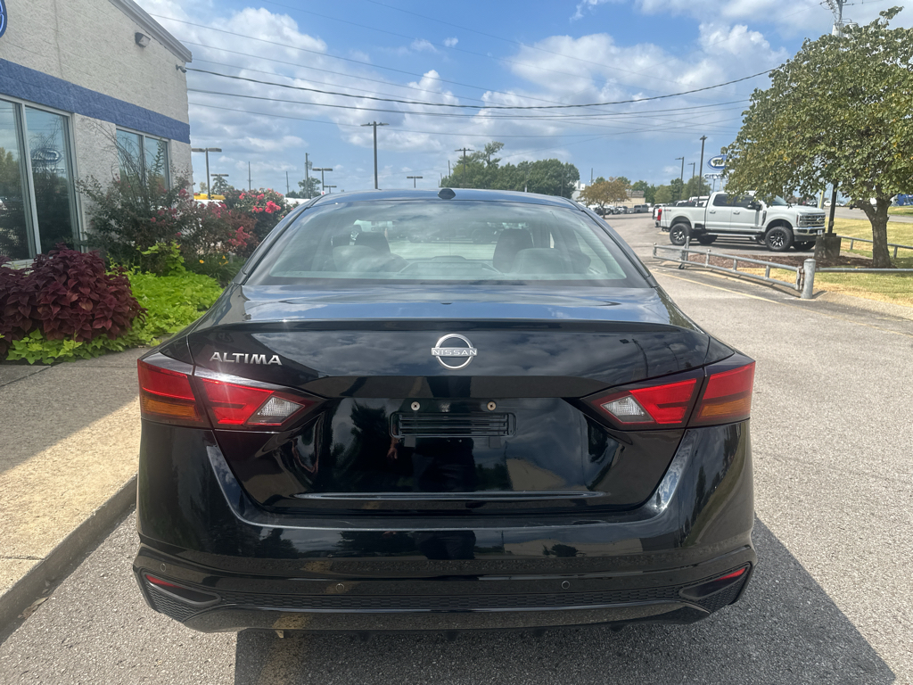 Vehicle photo 5