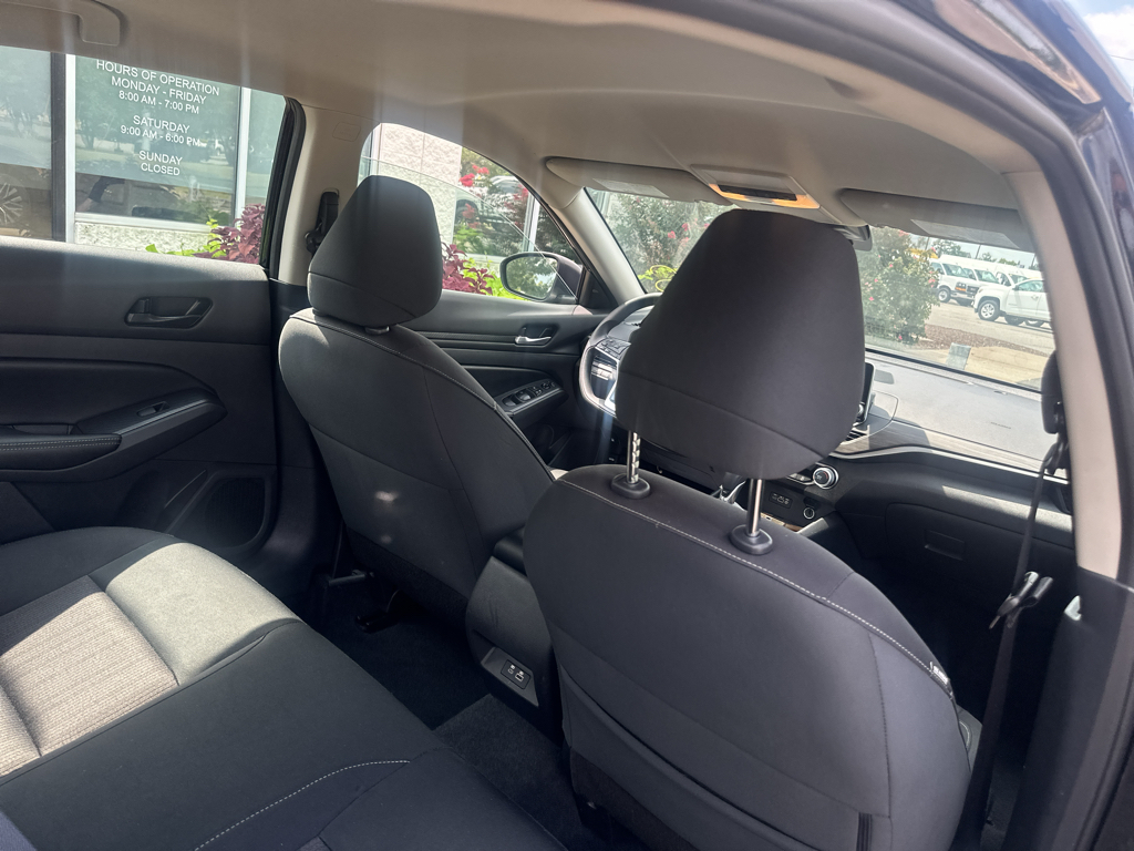 Vehicle photo 14