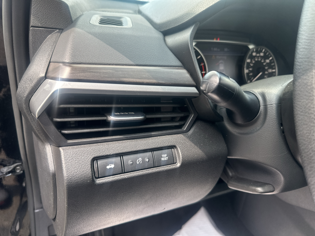 Vehicle photo 20