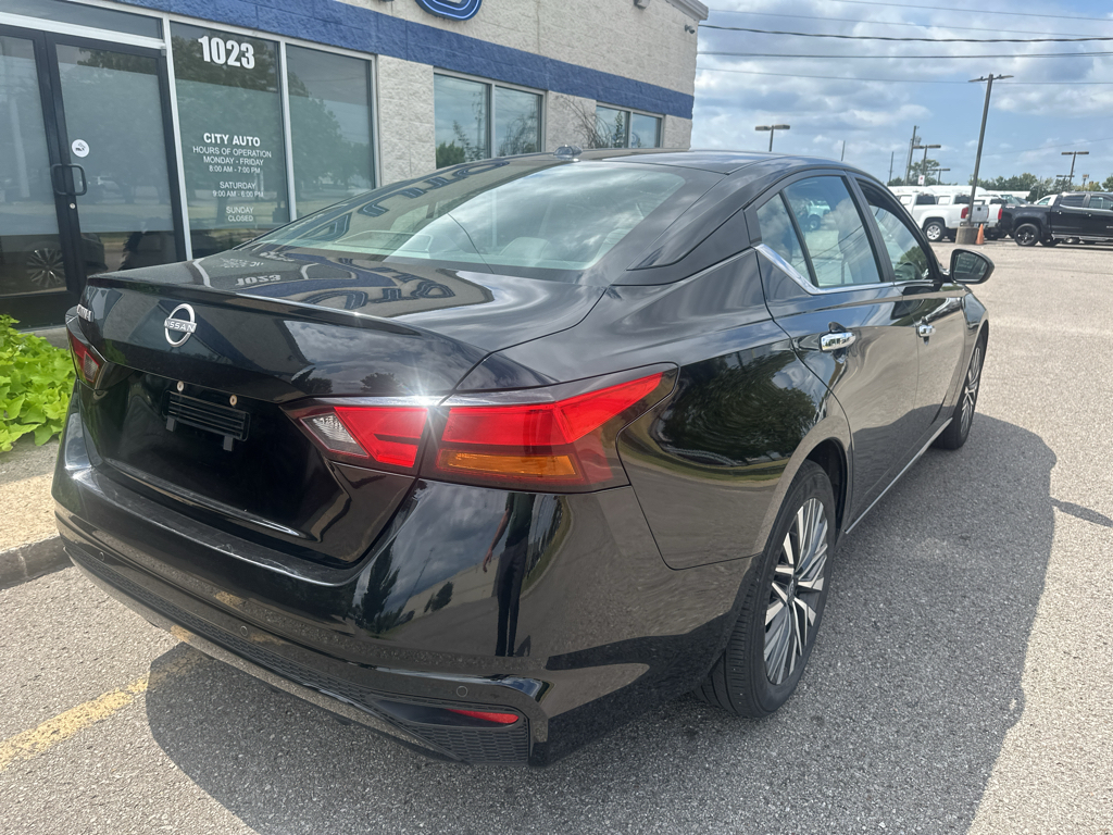 Vehicle photo 4