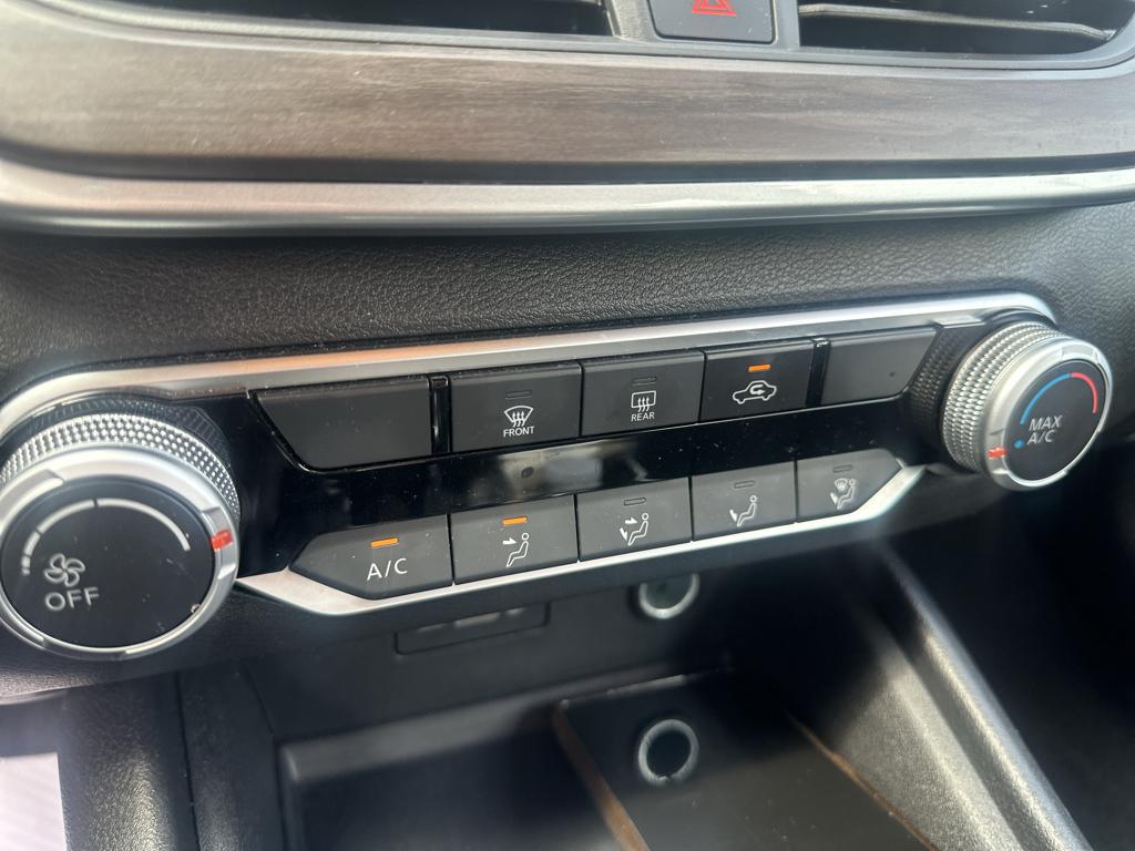 Vehicle photo 28