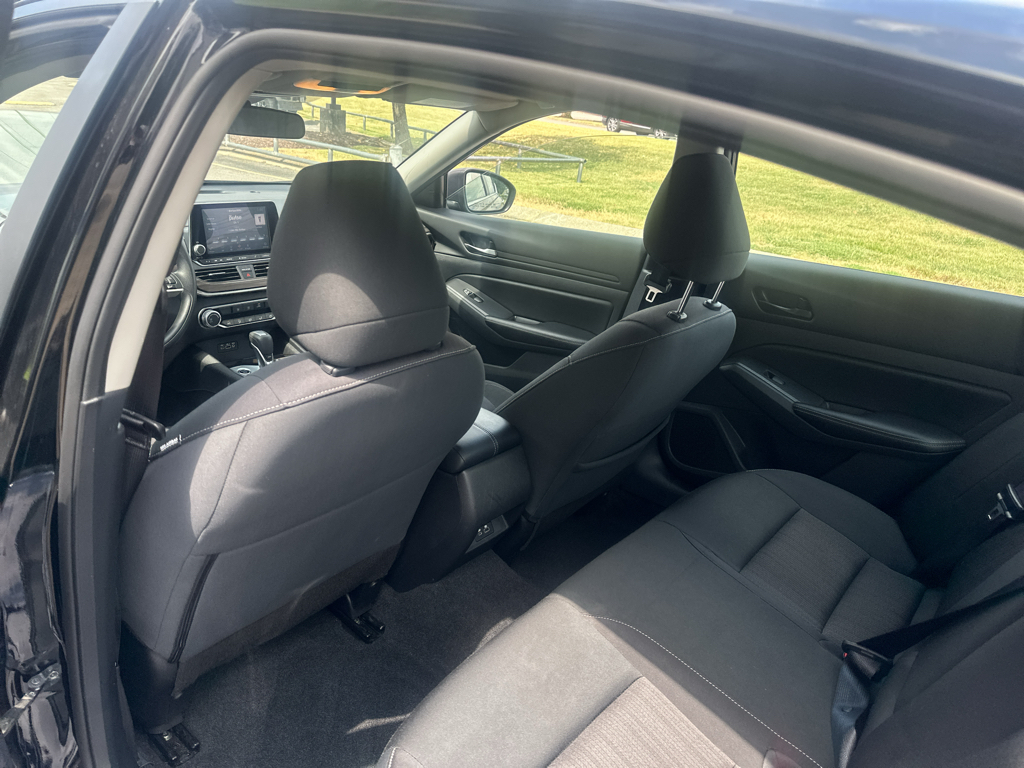 Vehicle photo 17