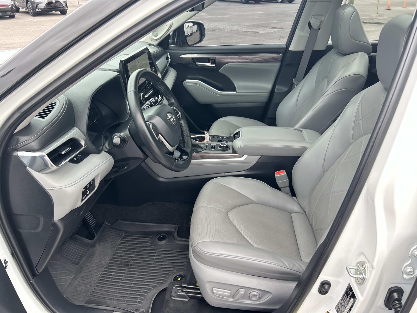 Used 2023 Toyota Highlander SUV