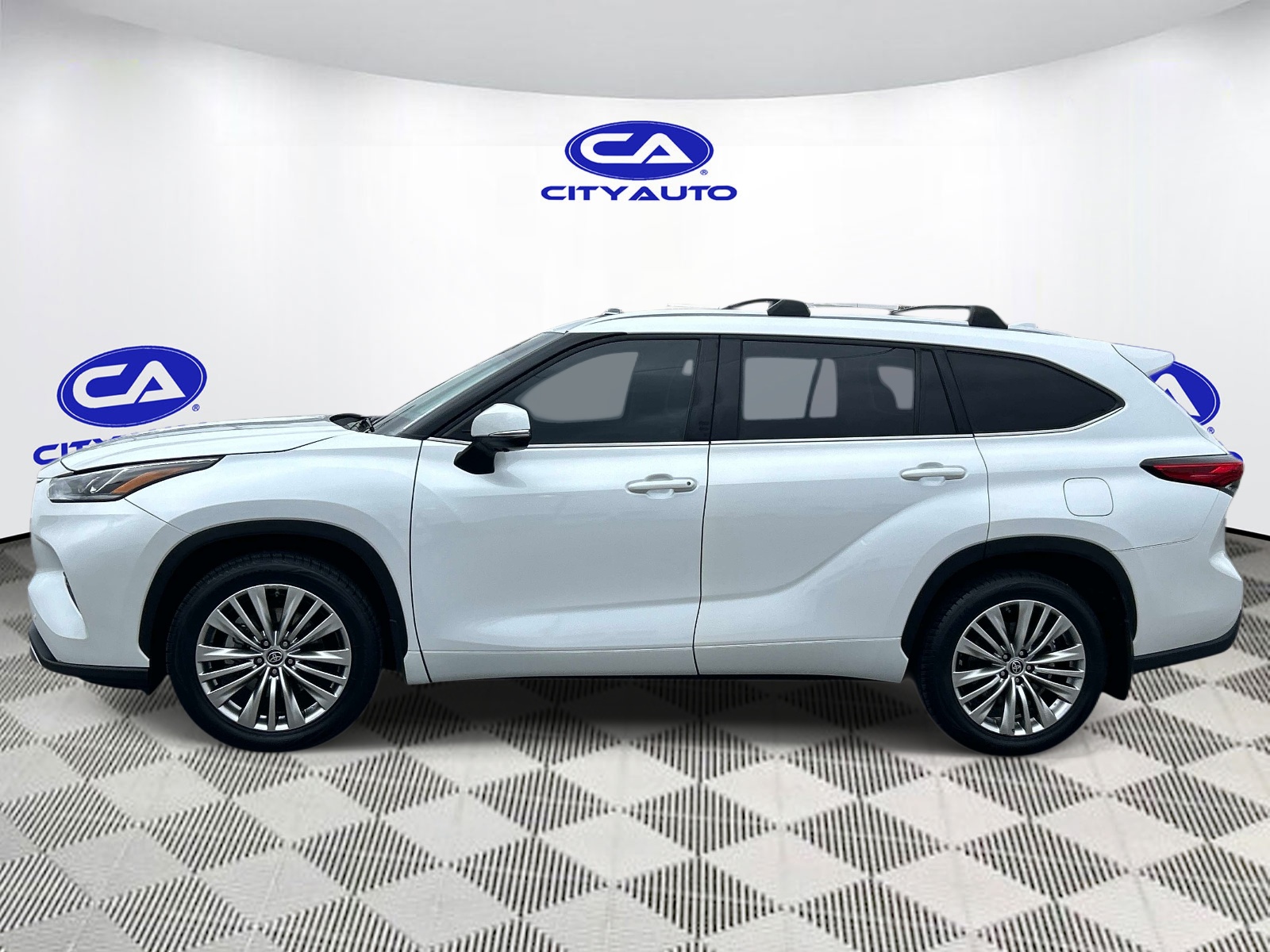 Used 2023 Toyota Highlander SUV