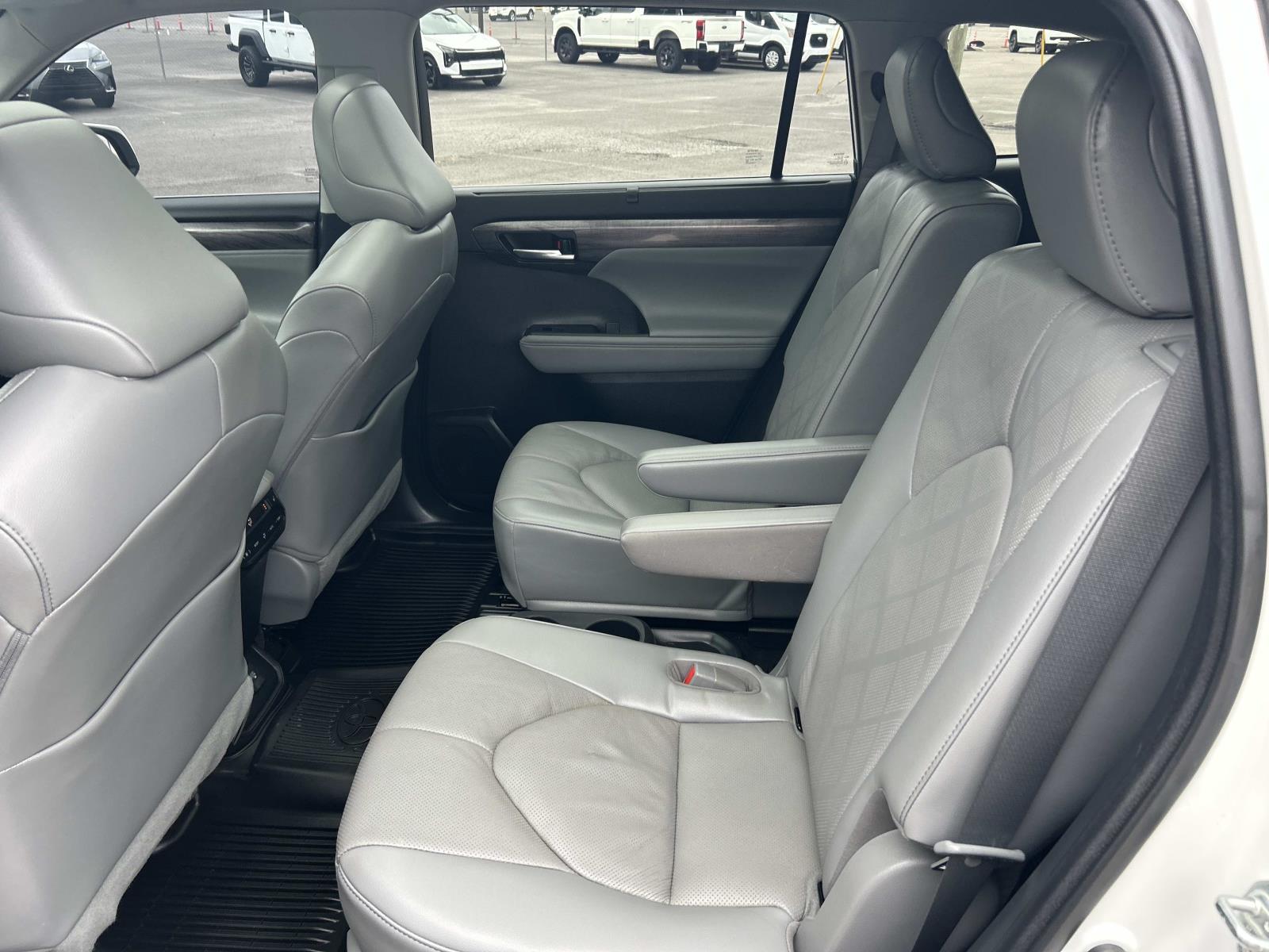 Used 2023 Toyota Highlander SUV
