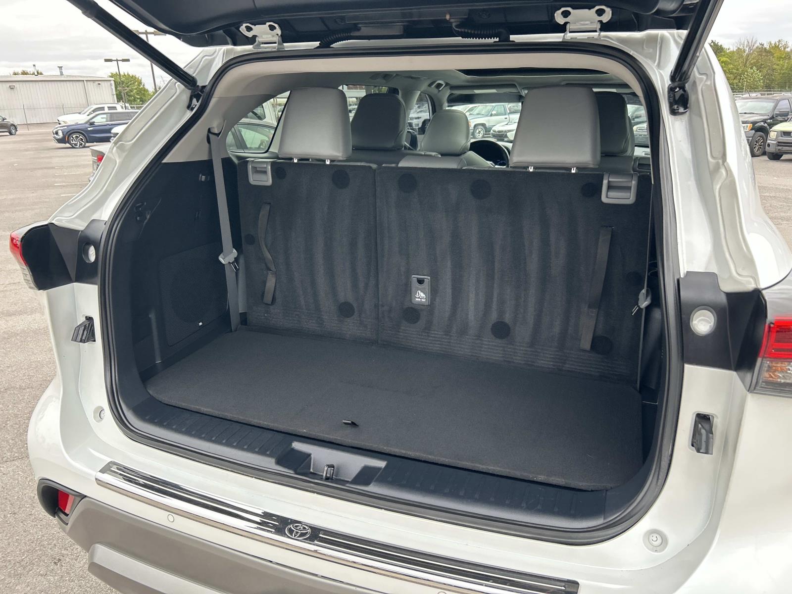 Used 2023 Toyota Highlander SUV