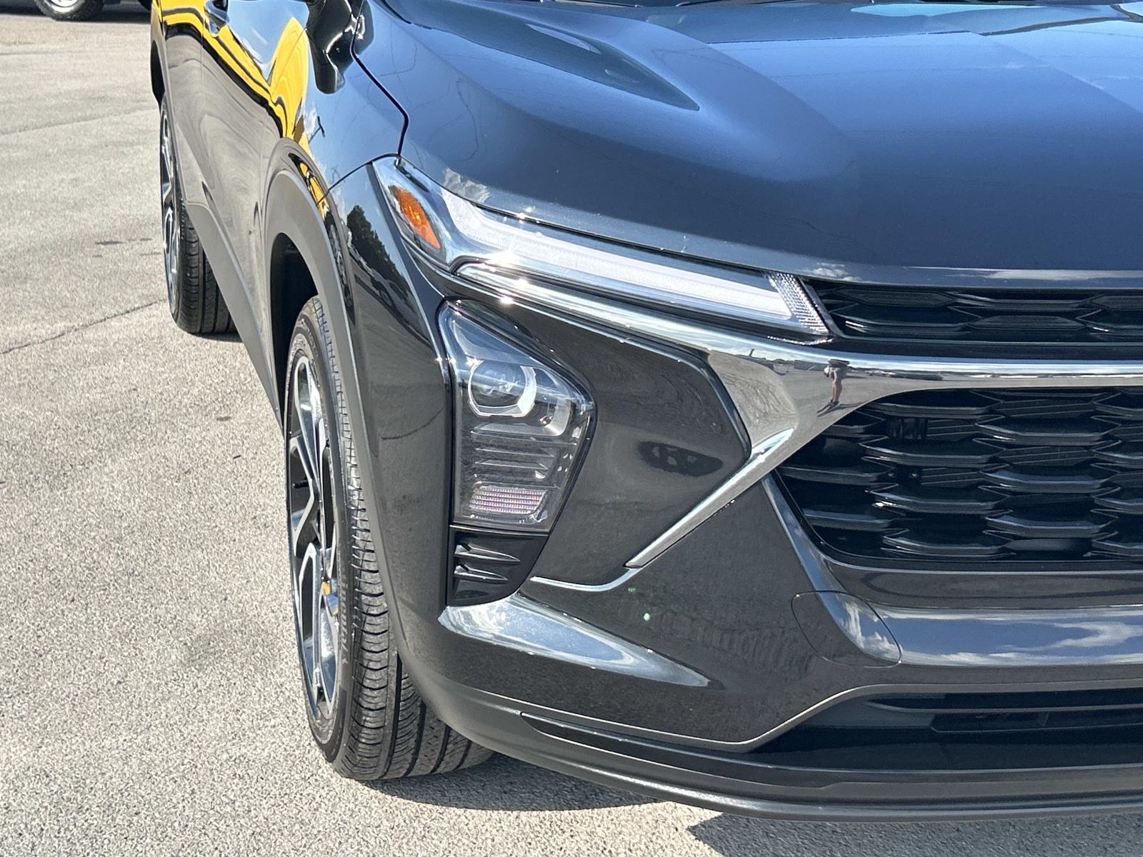 Used 2025 Chevrolet Trax SUV