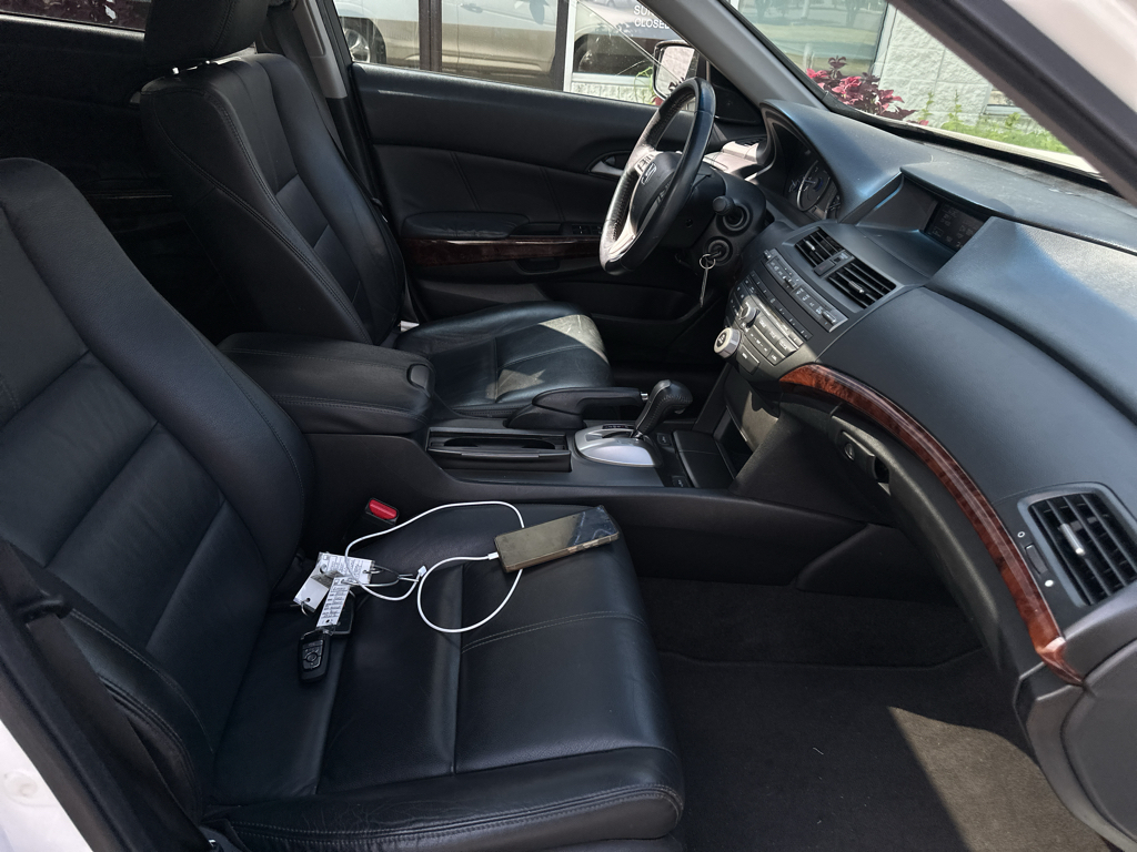 Vehicle photo 10