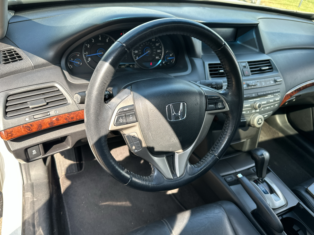 Vehicle photo 17