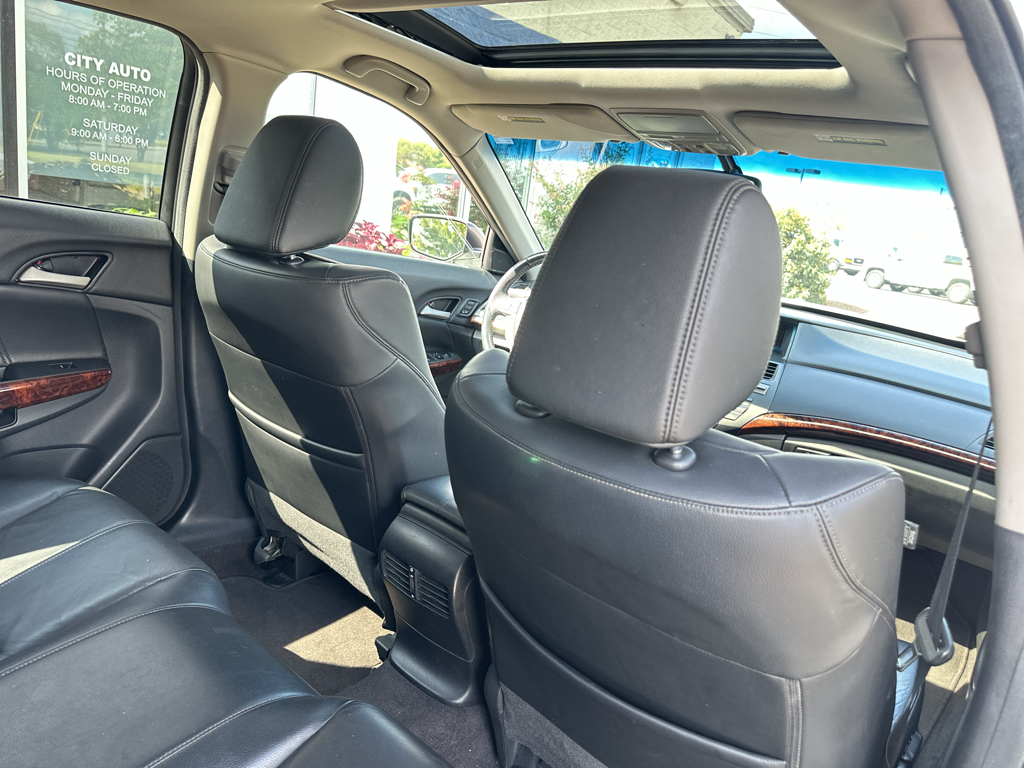 Vehicle photo 13