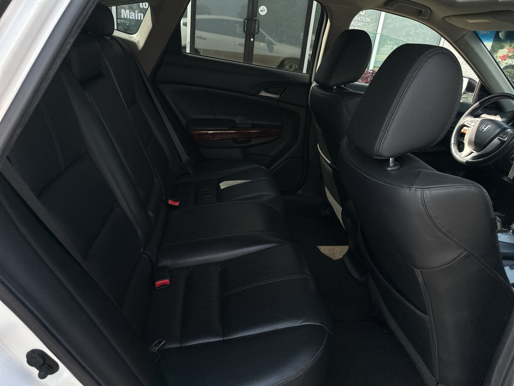 Vehicle photo 12