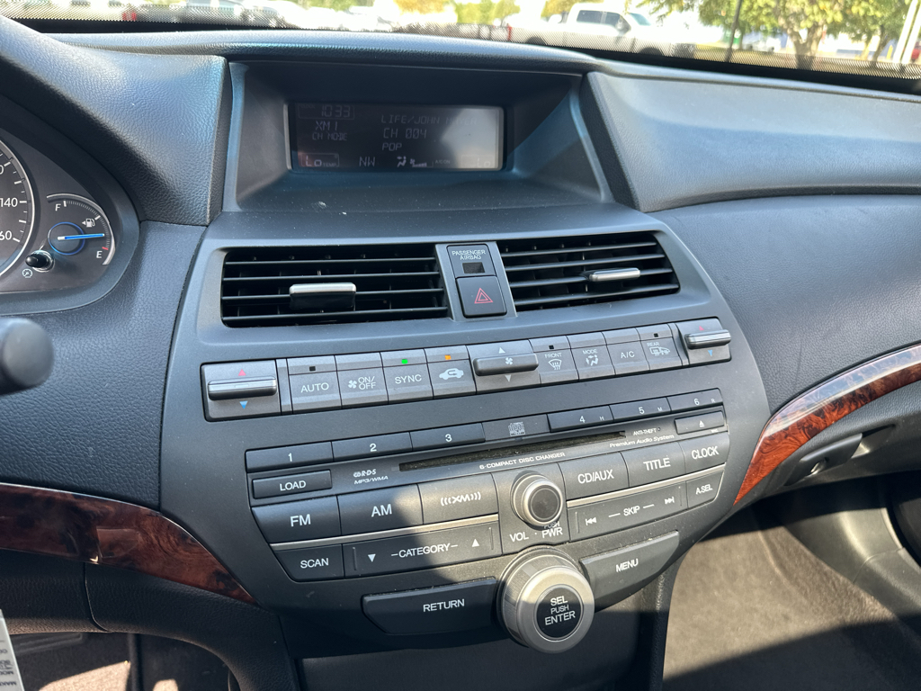 Vehicle photo 24