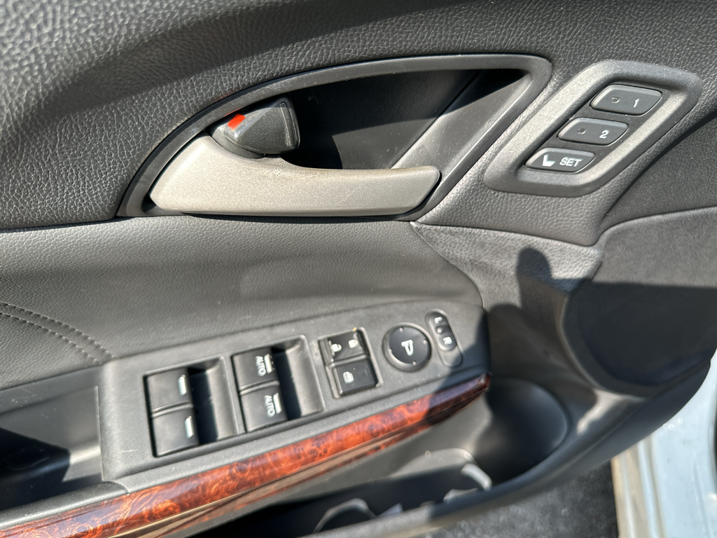Vehicle photo 18