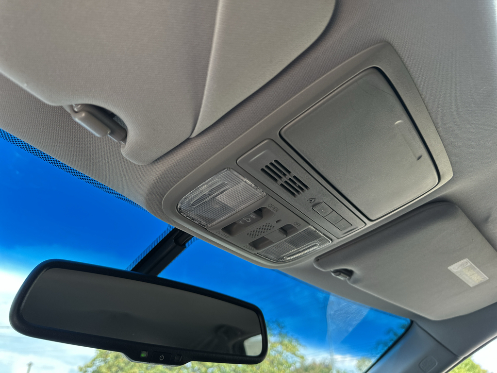 Vehicle photo 27