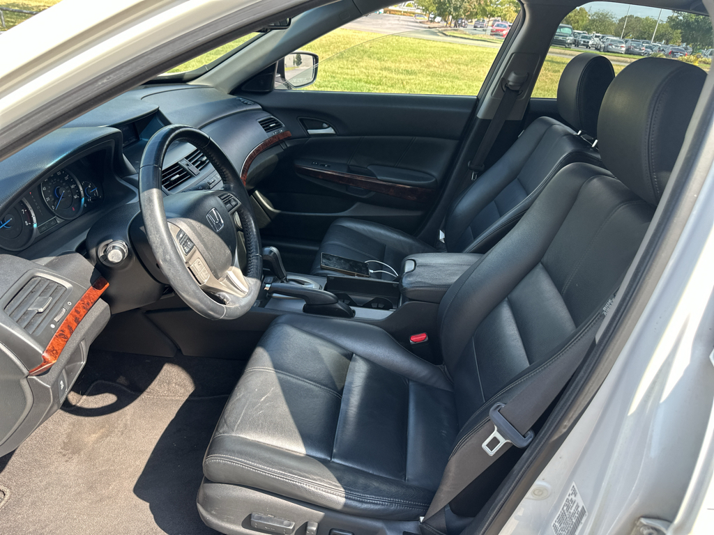Vehicle photo 16