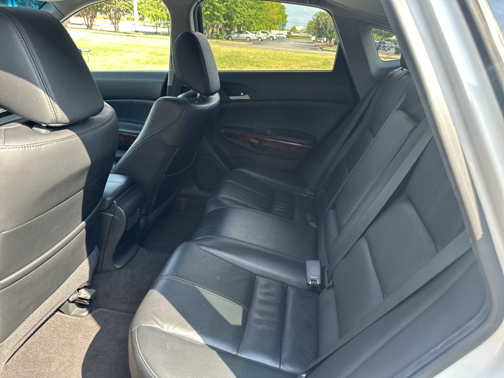 Vehicle photo 15
