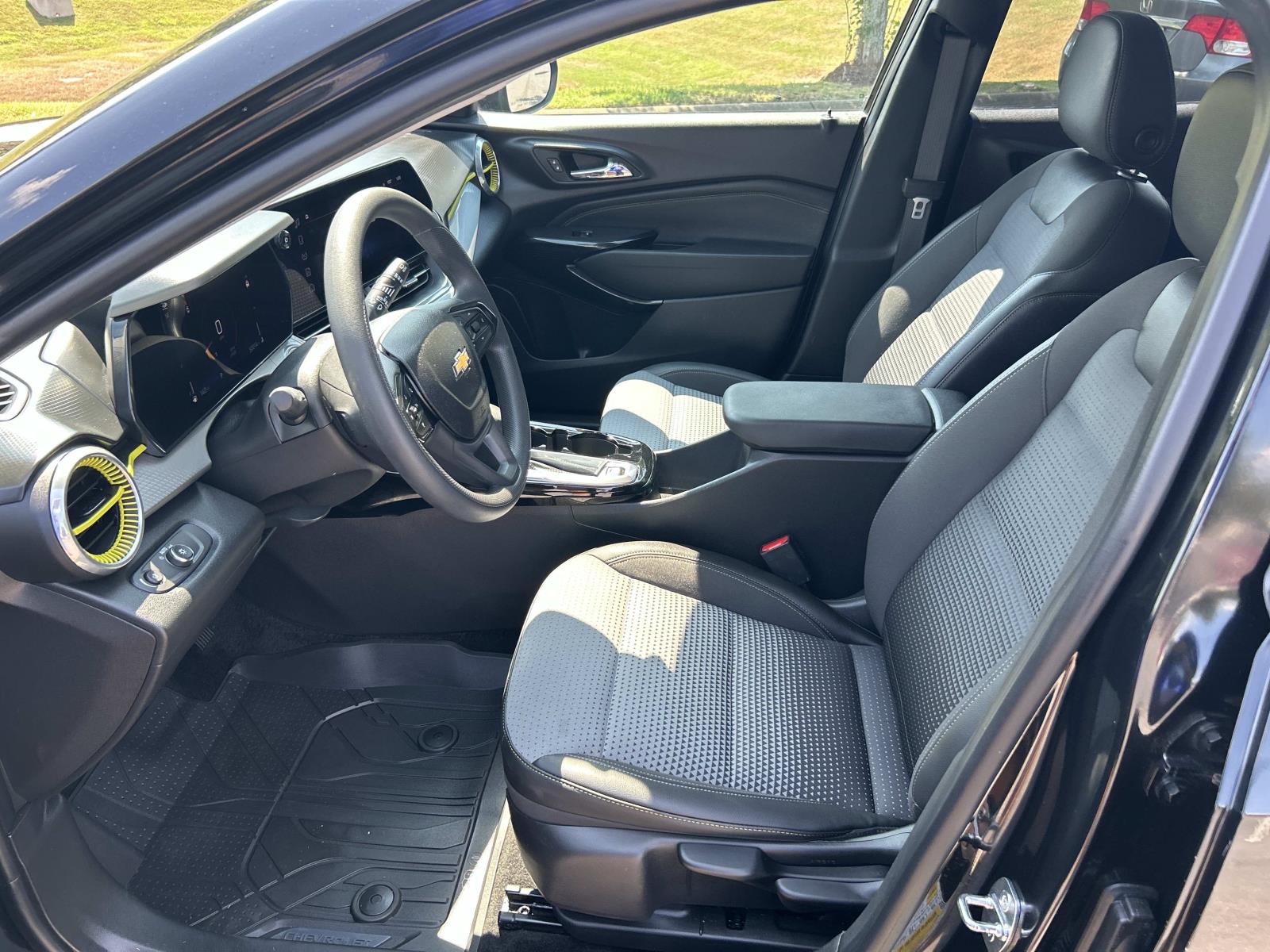 Used 2024 Chevrolet Trax SUV