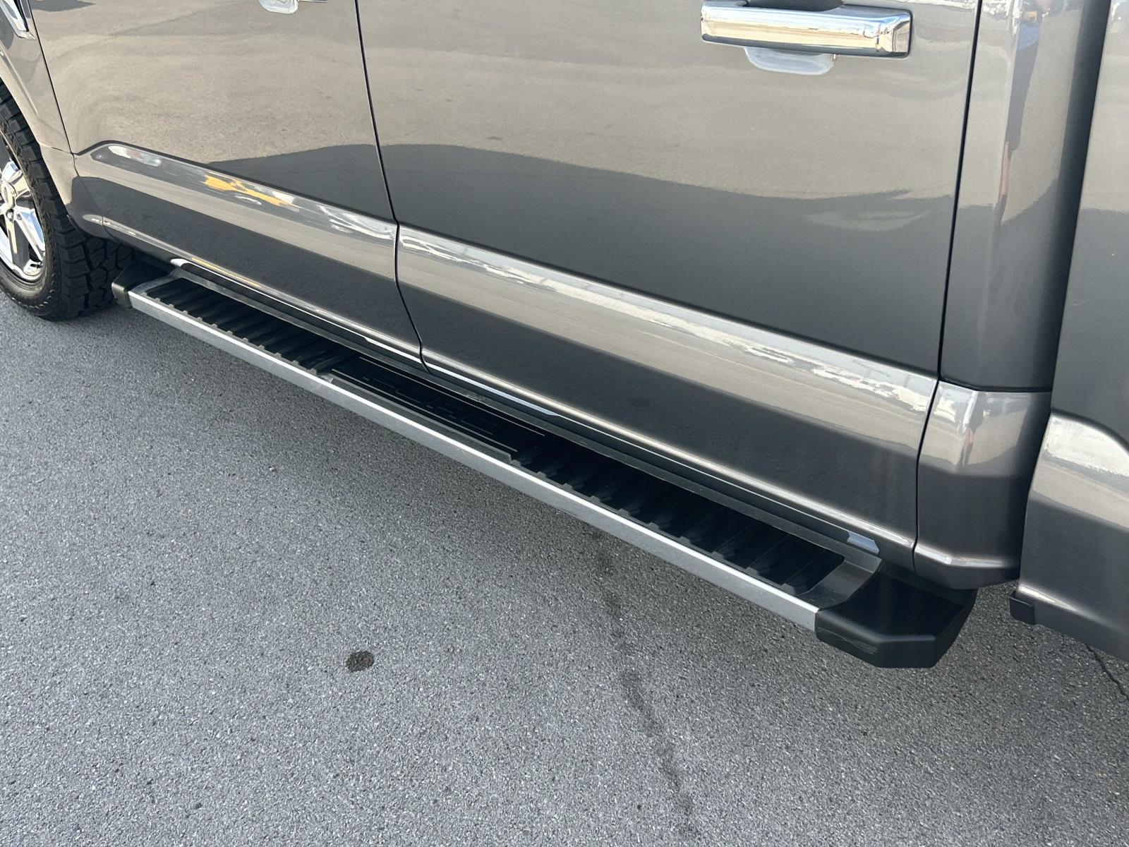 Vehicle photo 19