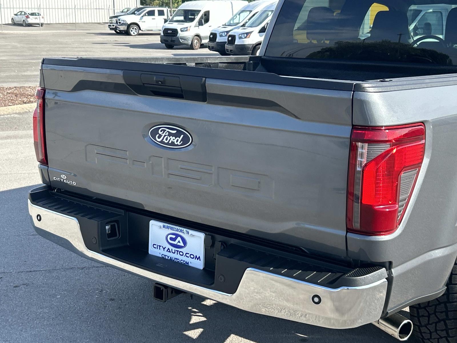 Vehicle photo 13