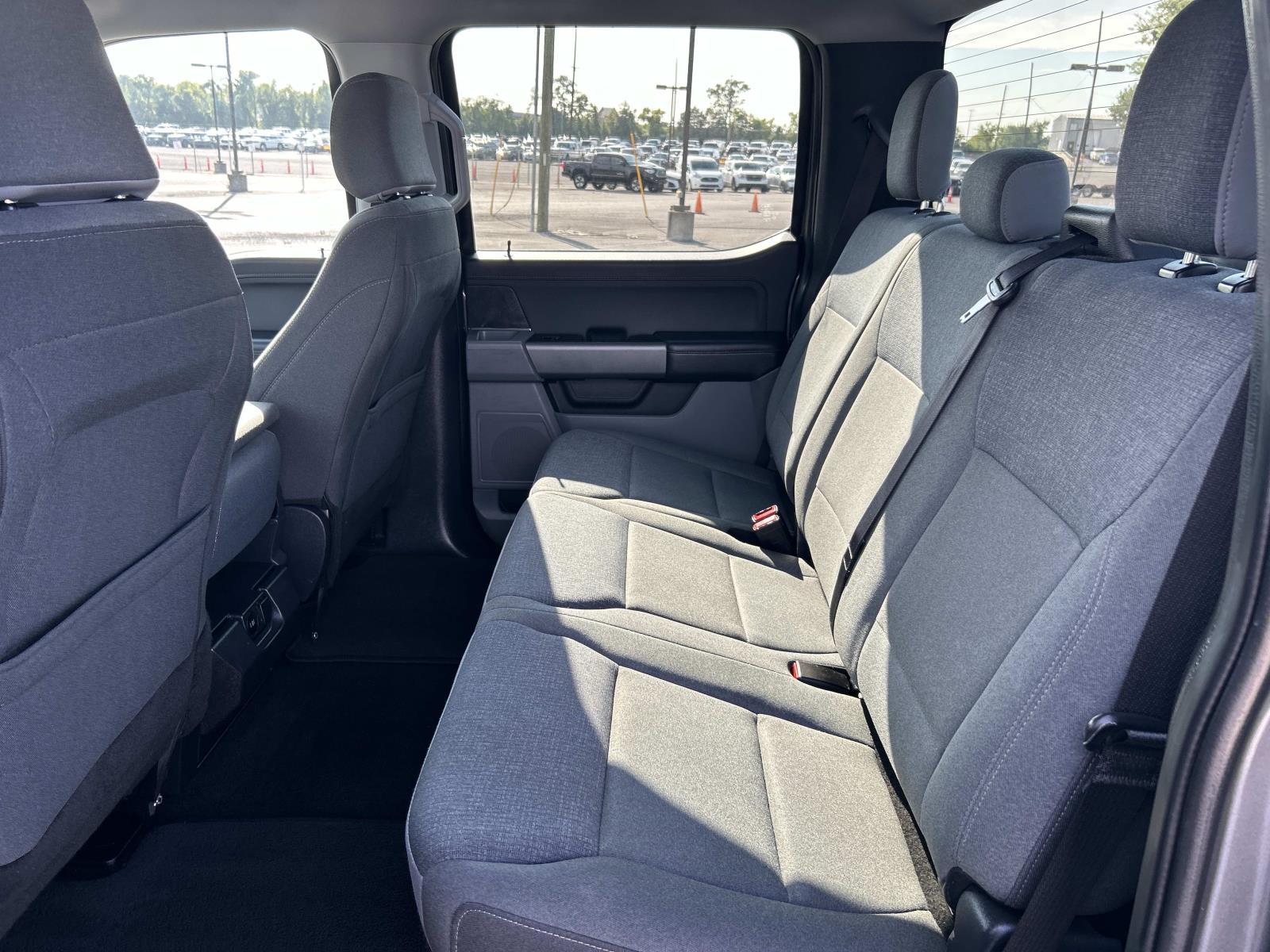 Vehicle photo 27