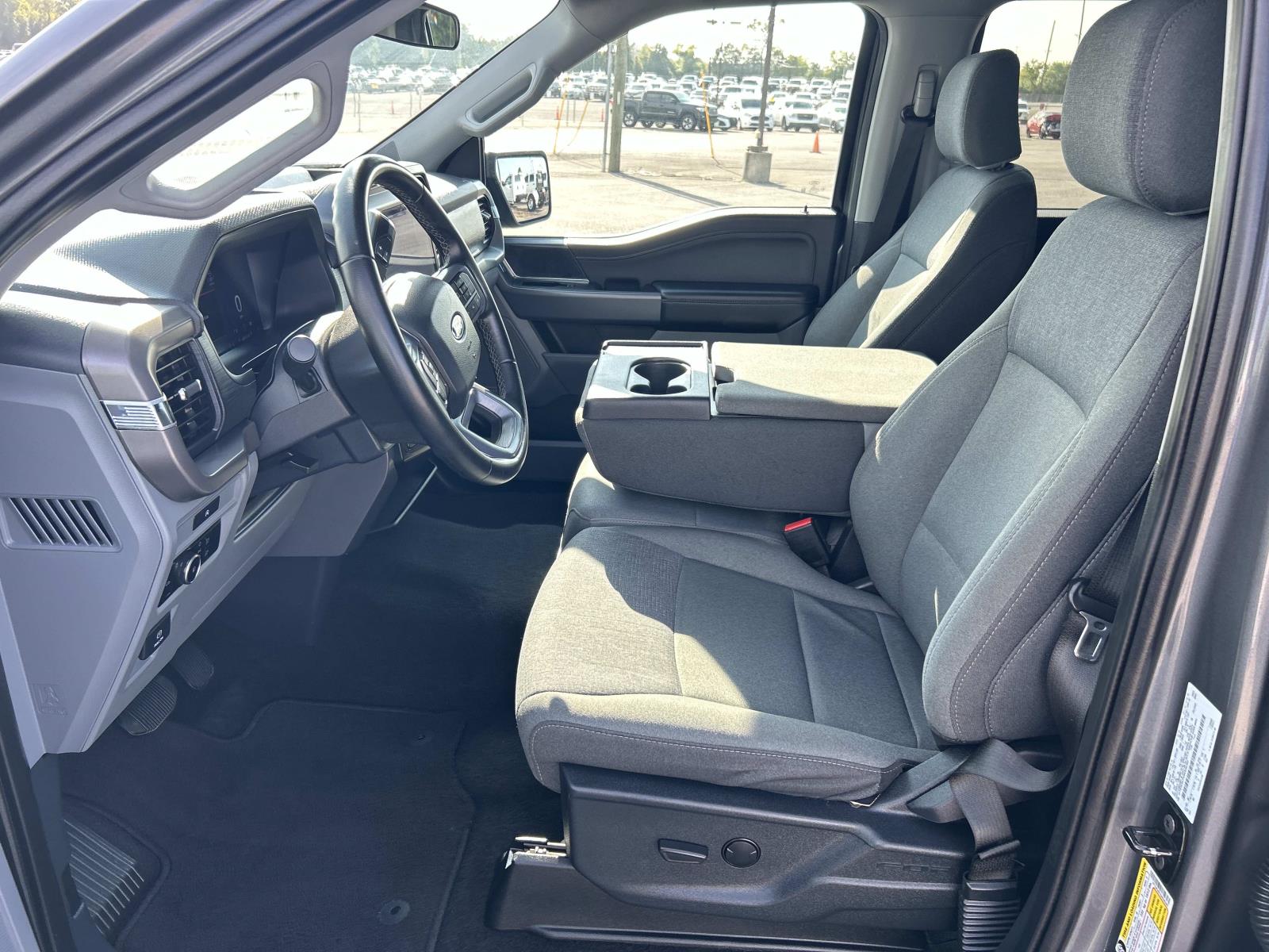 Vehicle photo 29