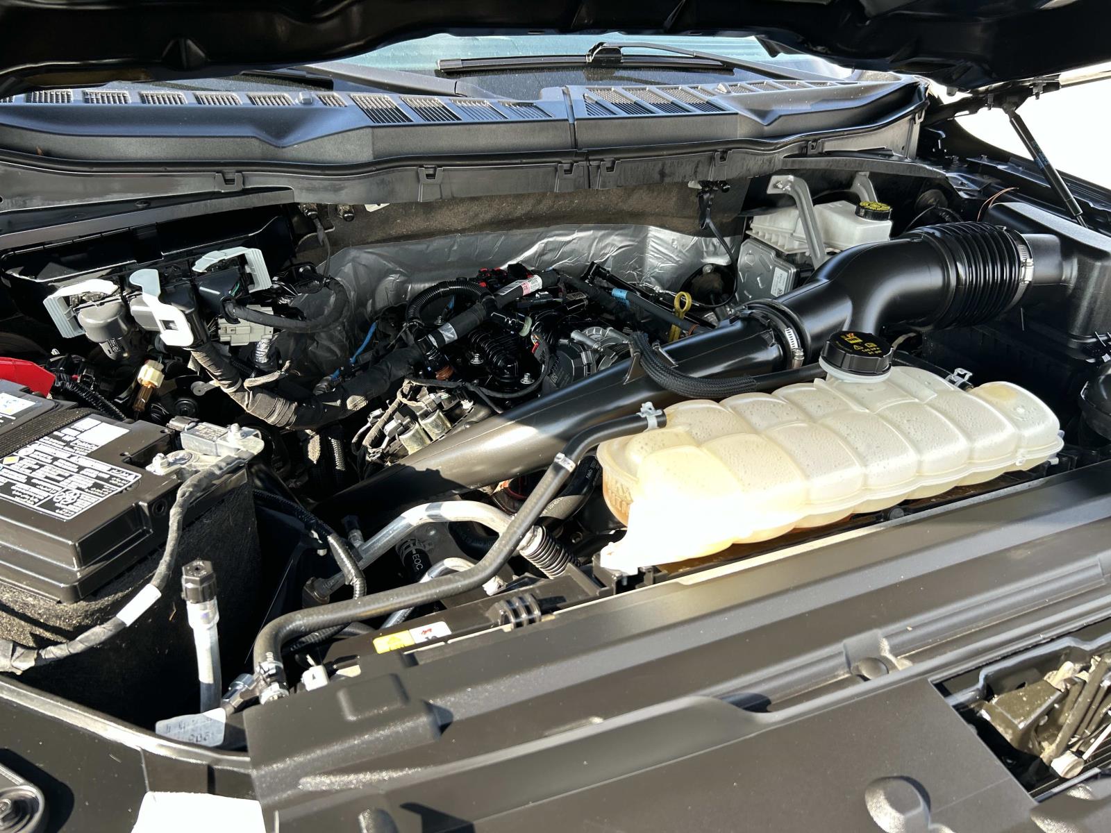 Vehicle photo 23