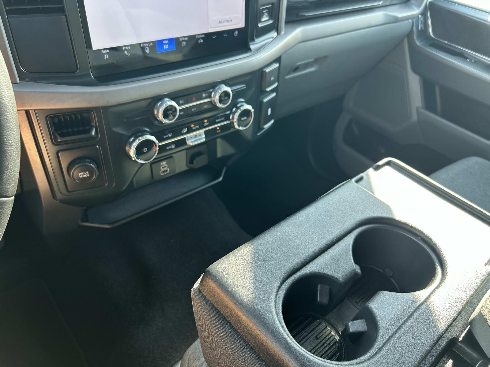 Vehicle photo 34